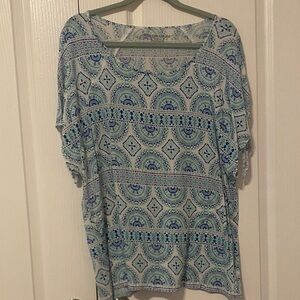 Chic Blue and White Patterned Blouse